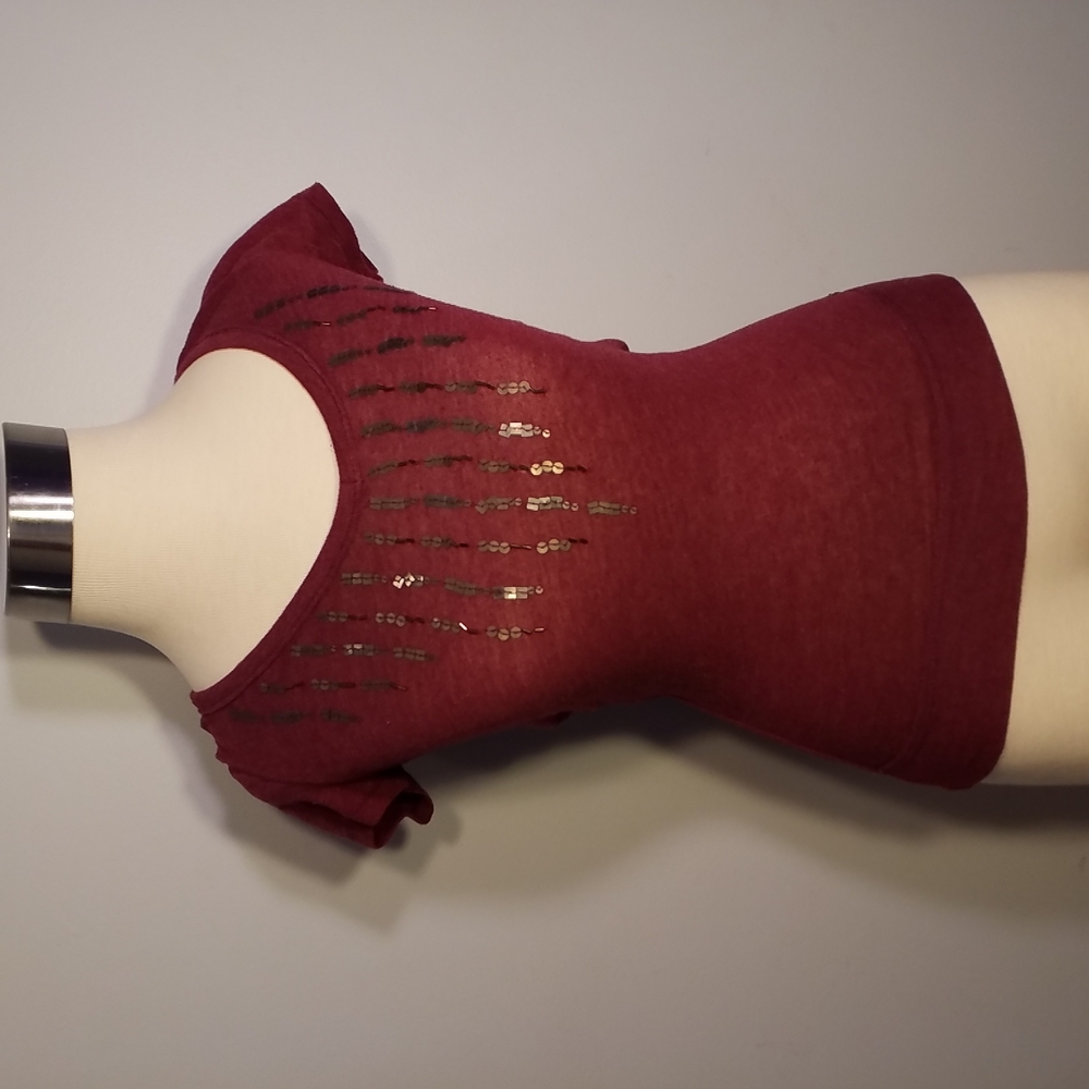 3/$25 AEROPOSTALE Sequin Design V-neck TOP XS Burgundy cap sleeve